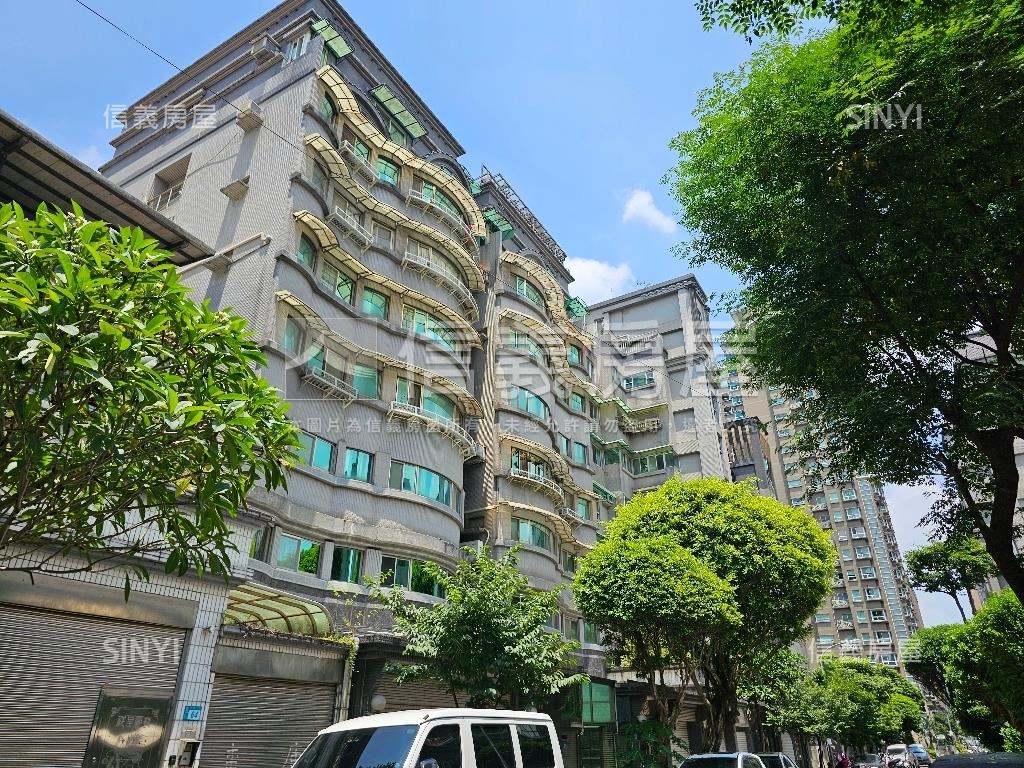 中央三街林蔭車庫邊間一樓房屋室內格局與周邊環境