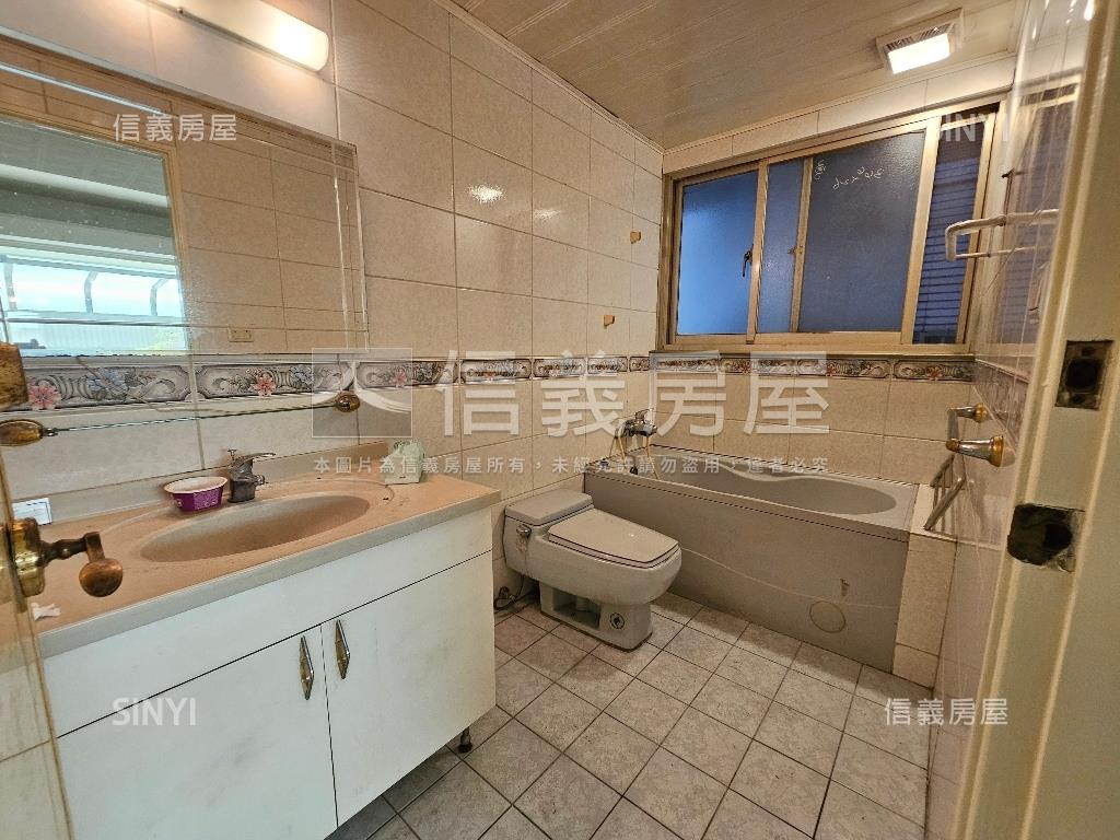 中央三街林蔭車庫邊間一樓房屋室內格局與周邊環境