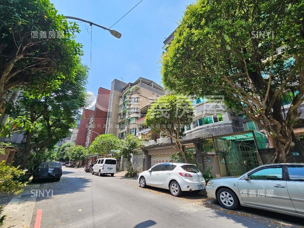 中央三街林蔭車庫邊間一樓房屋室內格局與周邊環境