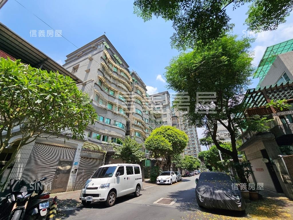 中央三街林蔭車庫邊間一樓房屋室內格局與周邊環境
