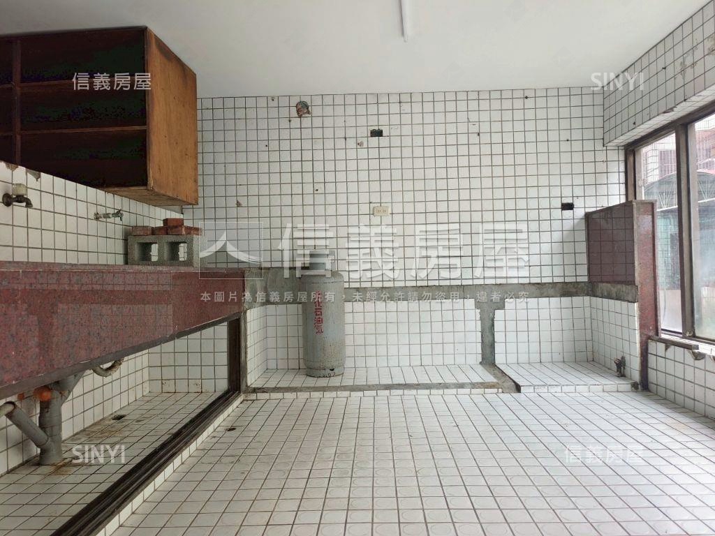 新營角窗店霸房屋室內格局與周邊環境