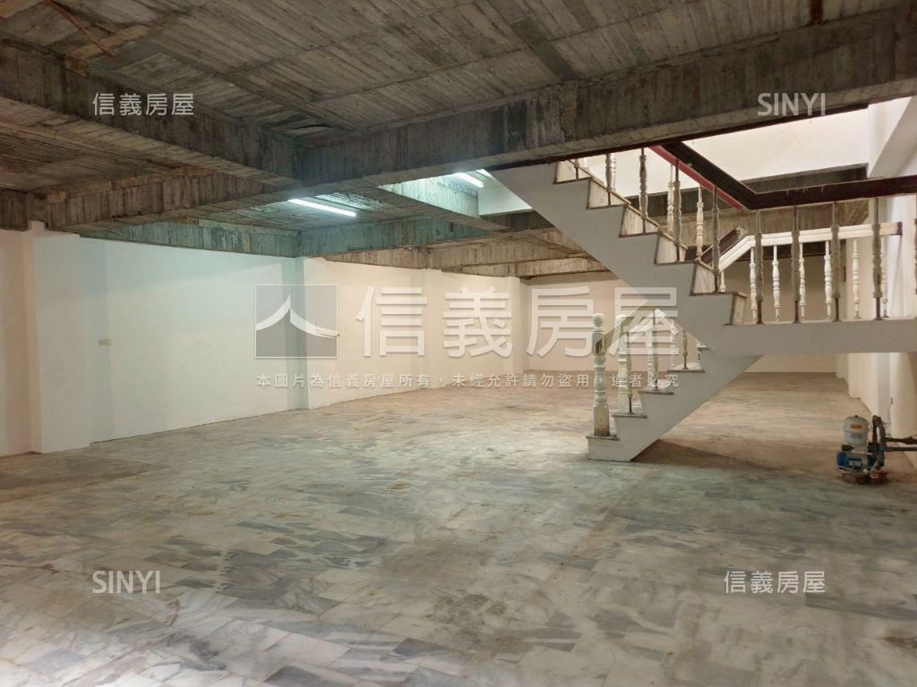 新營角窗店霸房屋室內格局與周邊環境