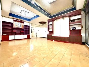 和平路公寓三樓