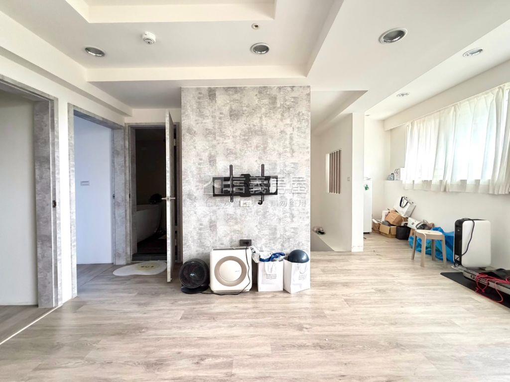 青山映居－層一戶樓中樓房屋室內格局與周邊環境