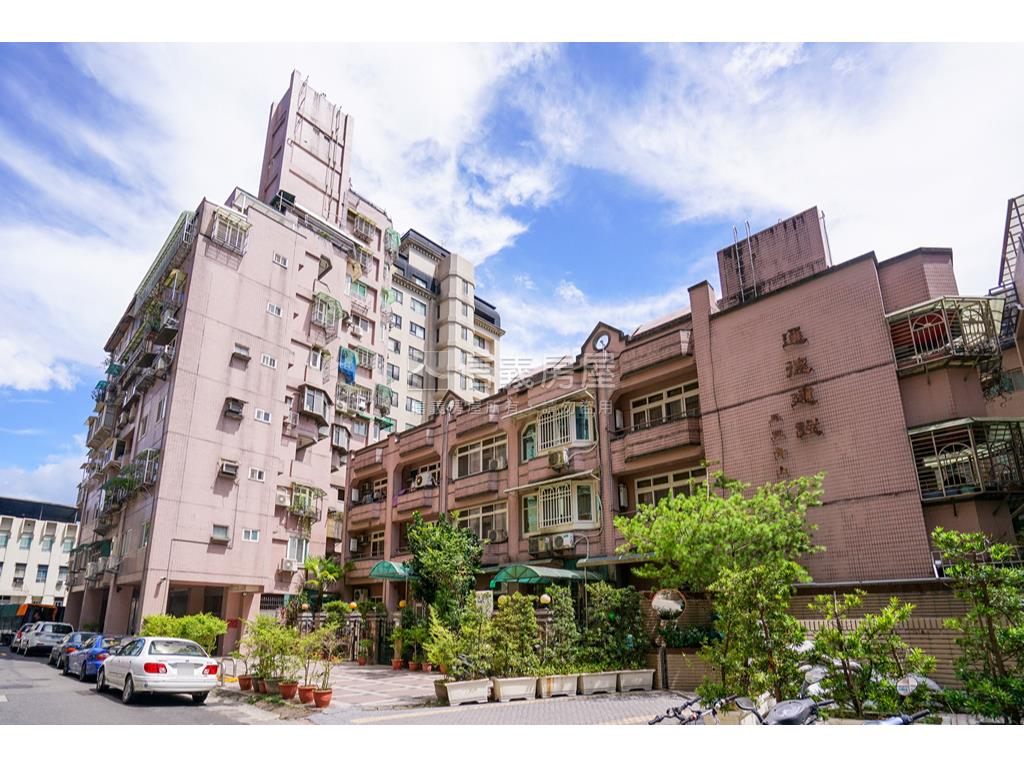 青山映居－層一戶樓中樓房屋室內格局與周邊環境