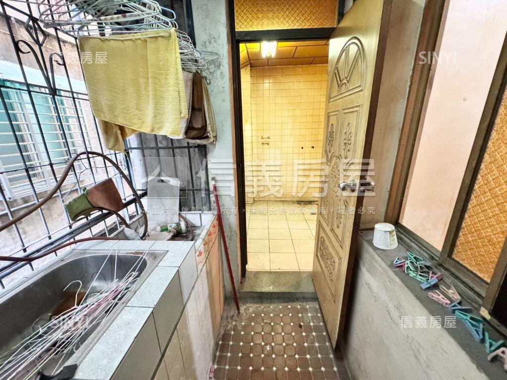 民安光華學區小資方正三樓房屋室內格局與周邊環境