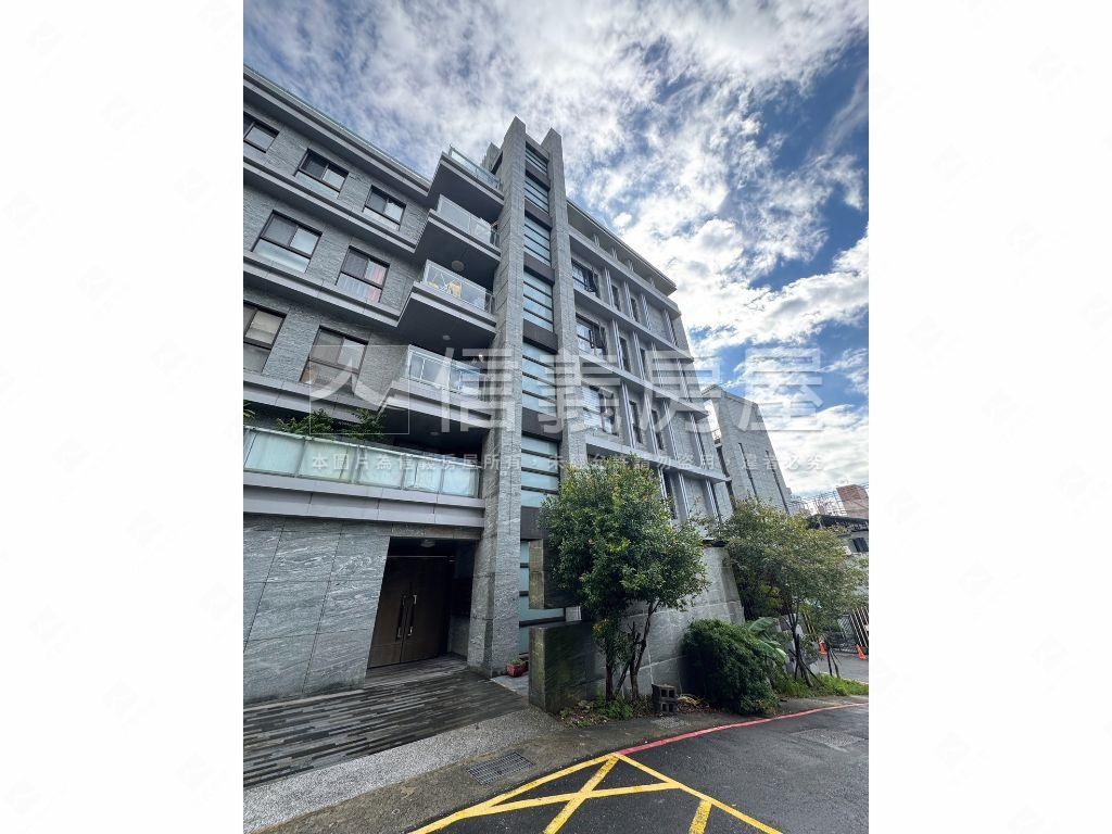 近薇閣電梯大空間帶車位房屋室內格局與周邊環境