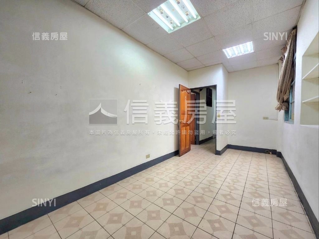 ★仁興面寬採光二樓★房屋室內格局與周邊環境