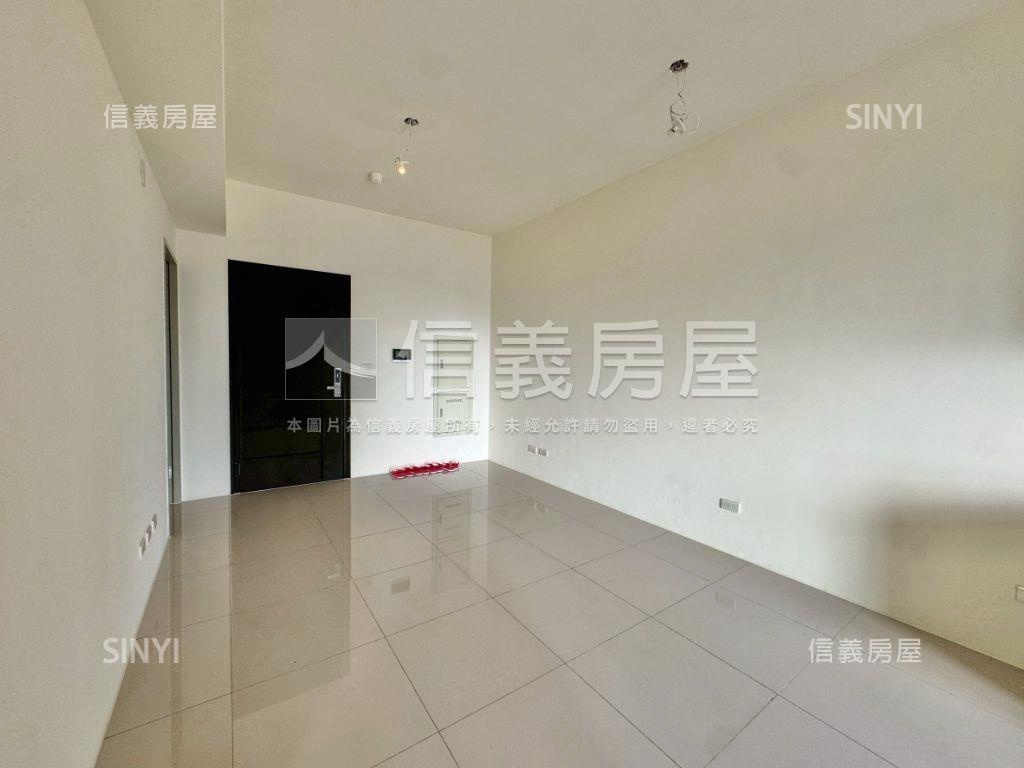 春福興波先看這間兩房兩衛房屋室內格局與周邊環境