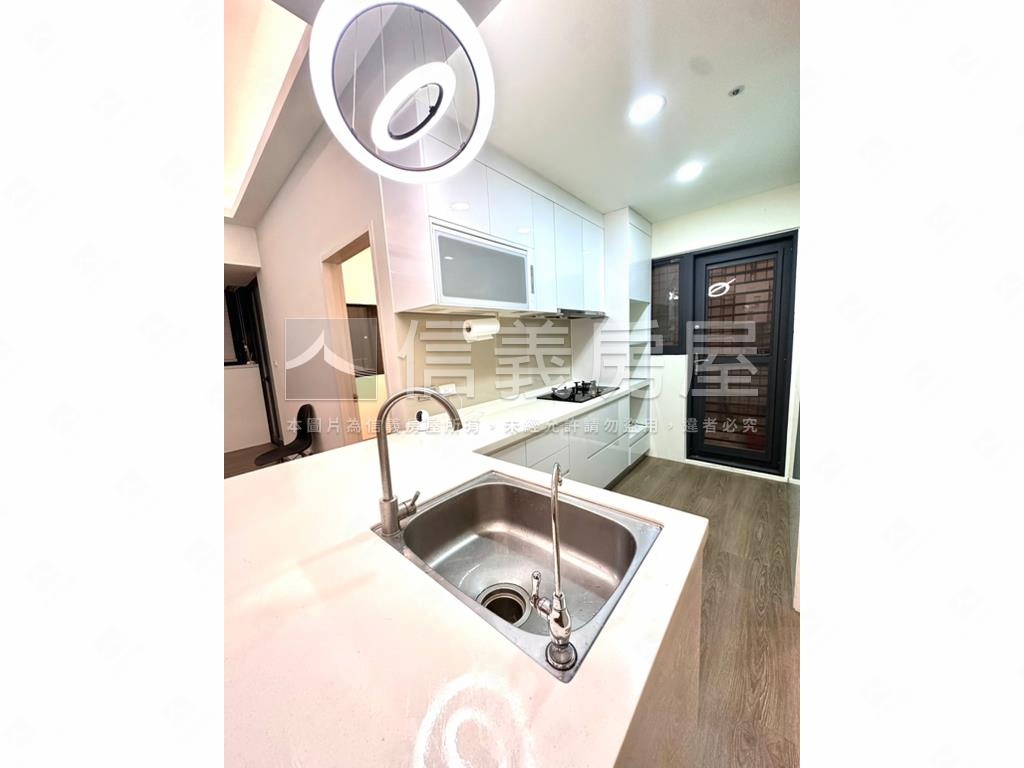 永寧捷運站高樓景觀房屋室內格局與周邊環境