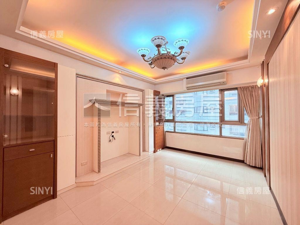 國泰建設英倫皇家三房車位房屋室內格局與周邊環境