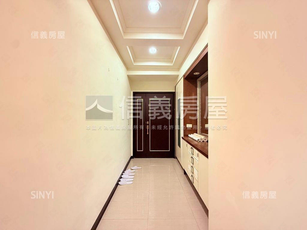 國泰建設英倫皇家三房車位房屋室內格局與周邊環境