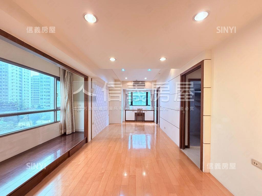 國泰建設英倫皇家三房車位房屋室內格局與周邊環境