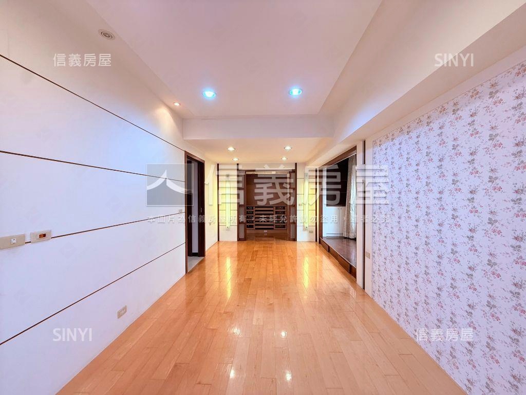 國泰建設英倫皇家三房車位房屋室內格局與周邊環境