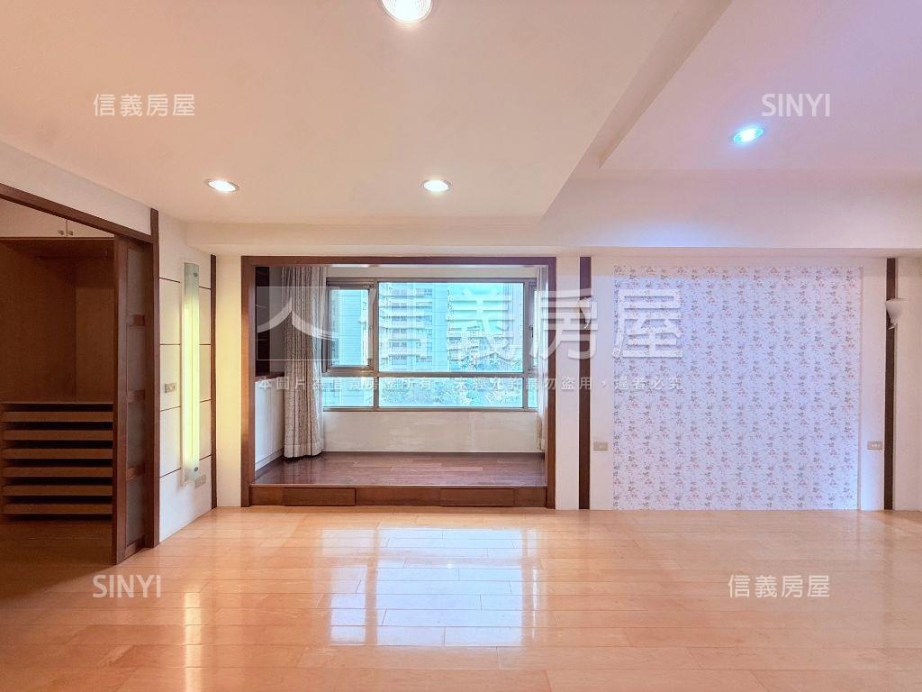 國泰建設英倫皇家三房車位房屋室內格局與周邊環境