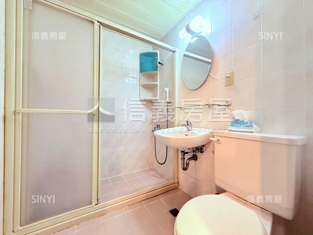 國泰建設英倫皇家三房車位房屋室內格局與周邊環境