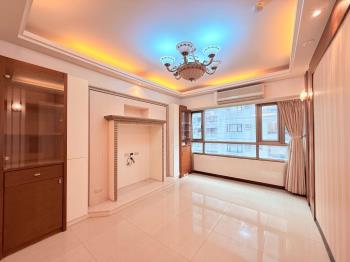 國泰建設英倫皇家三房車位