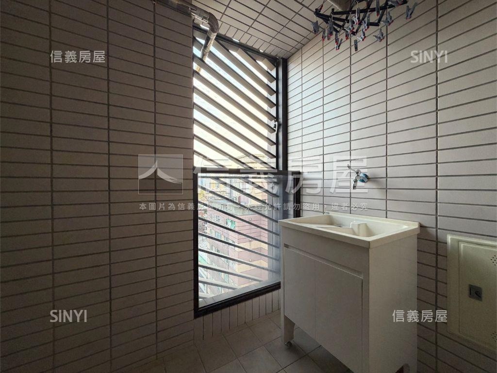 公園上品精裝三房車位房屋室內格局與周邊環境