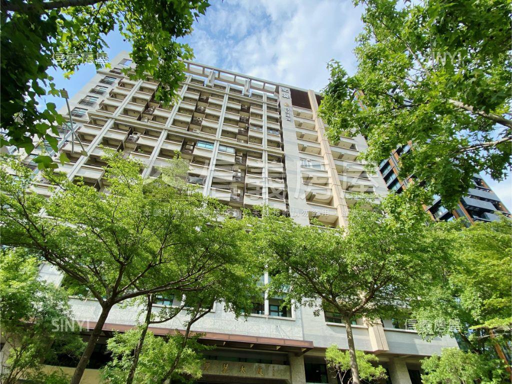 高鐵特區｜竹冠雙翼辦公室房屋室內格局與周邊環境