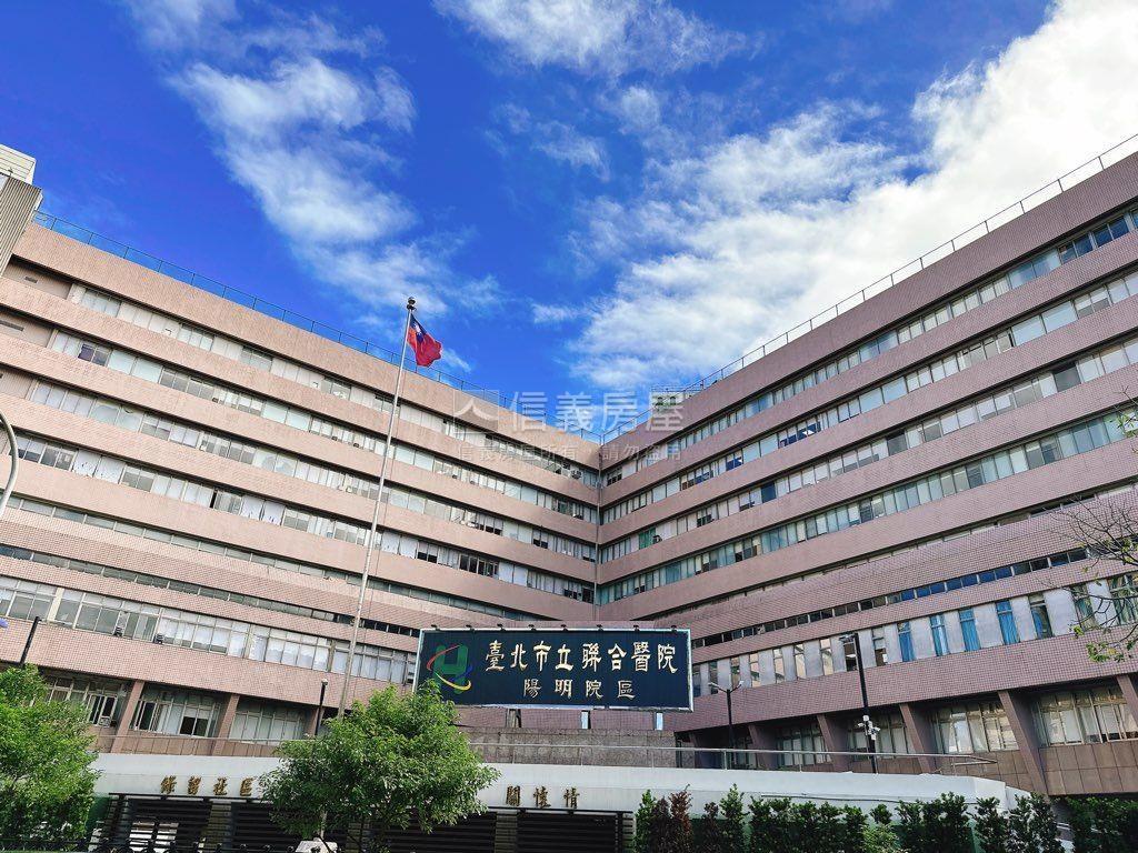 芝山站電梯３房坡平車位房屋室內格局與周邊環境