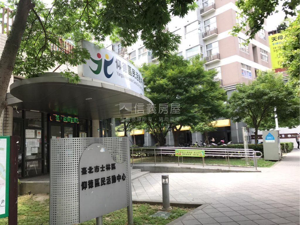 芝山站電梯３房坡平車位房屋室內格局與周邊環境