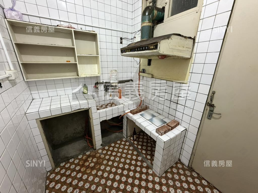 膝蓋救星－忠孝街２樓房屋室內格局與周邊環境