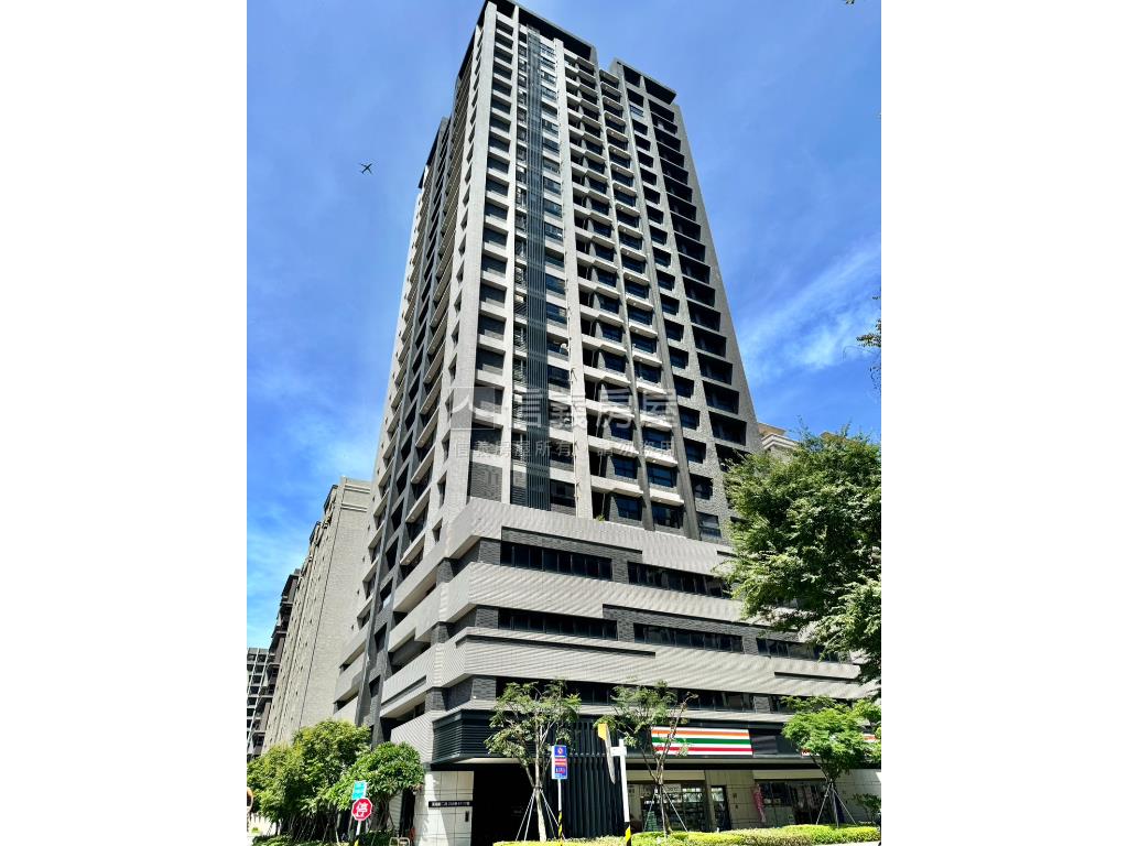 晴空２３露臺大三房房屋室內格局與周邊環境