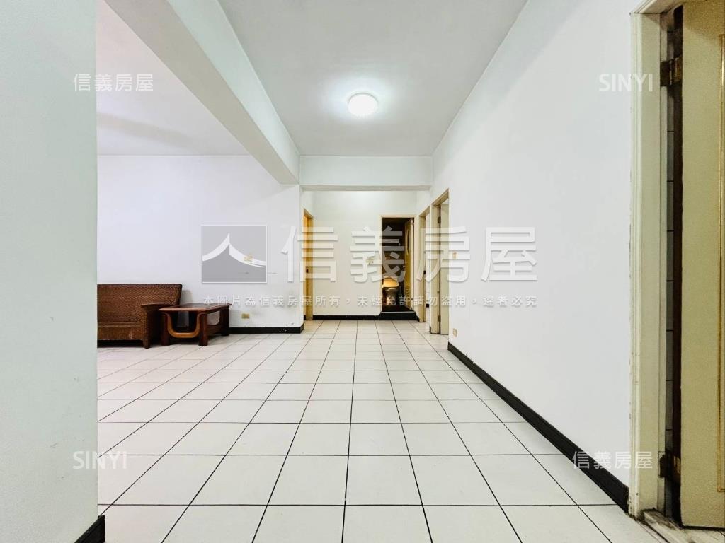 近徐匯捷運冠天下三房車位房屋室內格局與周邊環境