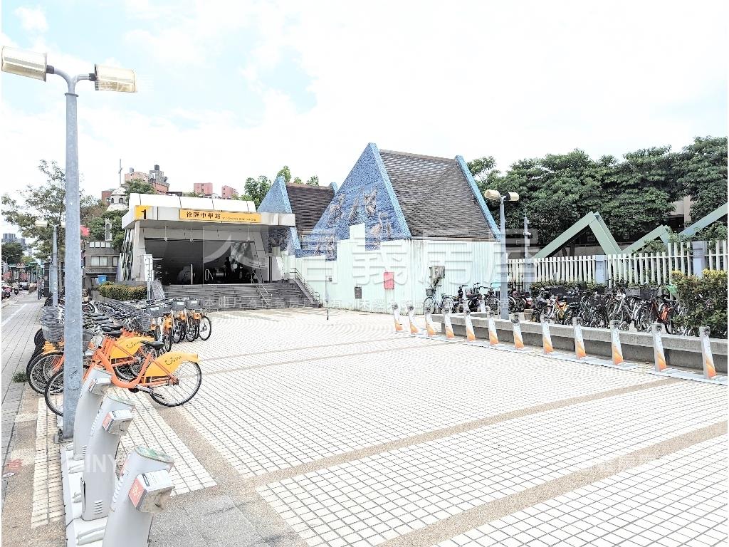 近徐匯捷運冠天下三房車位房屋室內格局與周邊環境