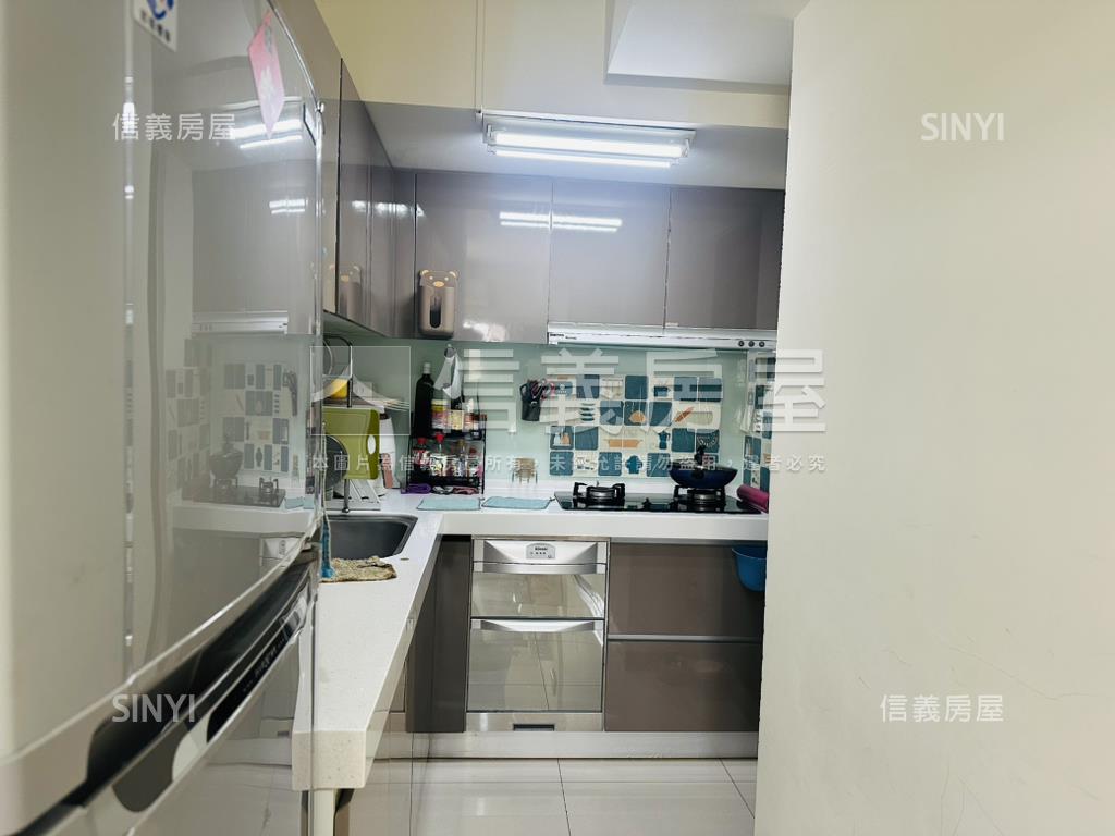 河堤城揚輕屋齡三房車位房屋室內格局與周邊環境