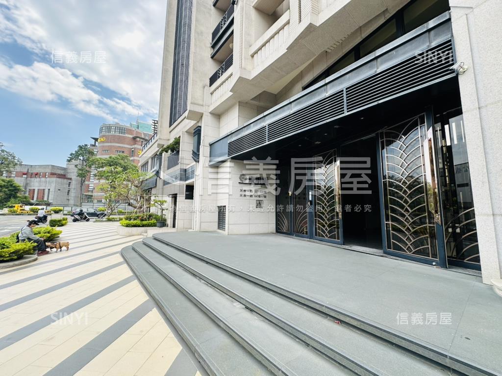 河堤城揚輕屋齡三房車位房屋室內格局與周邊環境