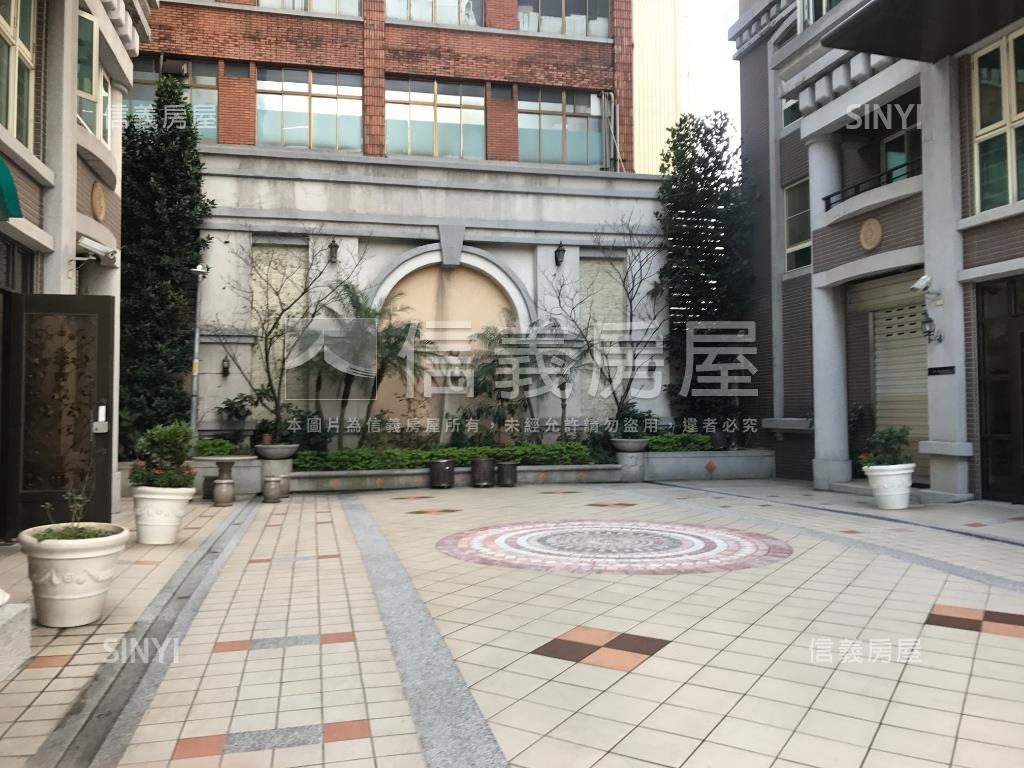 帝景高樓三面採光附車位房屋室內格局與周邊環境