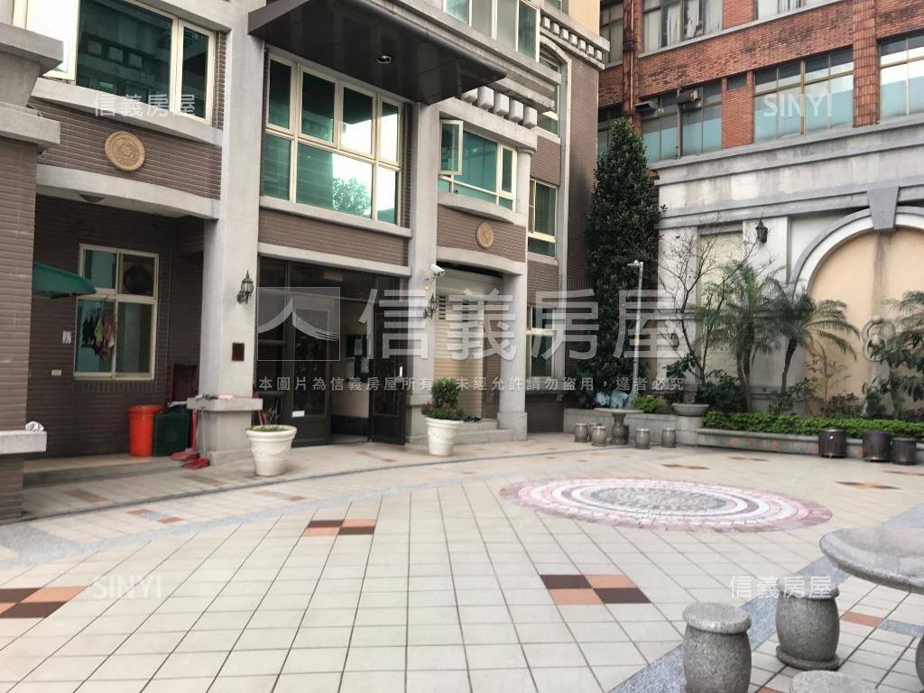 帝景高樓三面採光附車位房屋室內格局與周邊環境