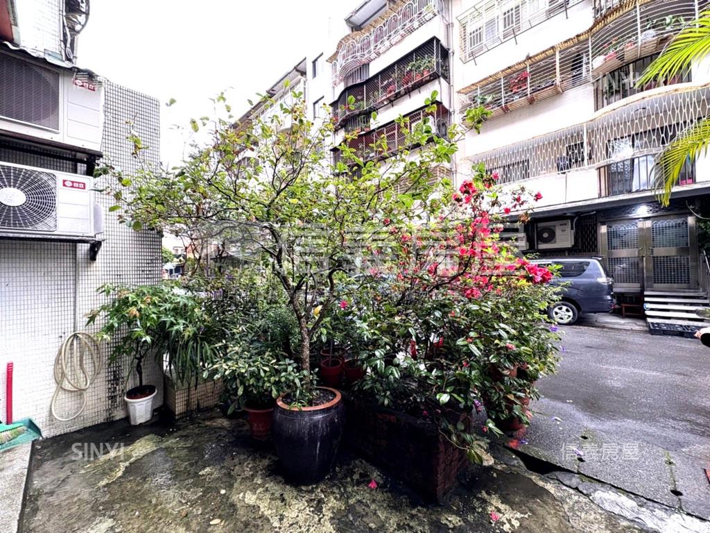 天母門口庭院一樓房屋室內格局與周邊環境