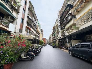 天母門口庭院一樓