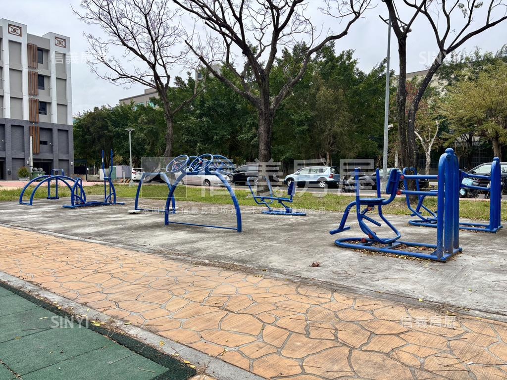 公園旁大面寬邊間豪墅房屋室內格局與周邊環境