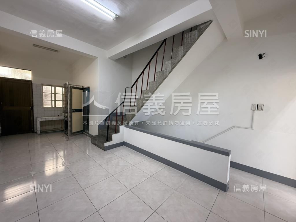 自強夜市旁正路金透店房屋室內格局與周邊環境