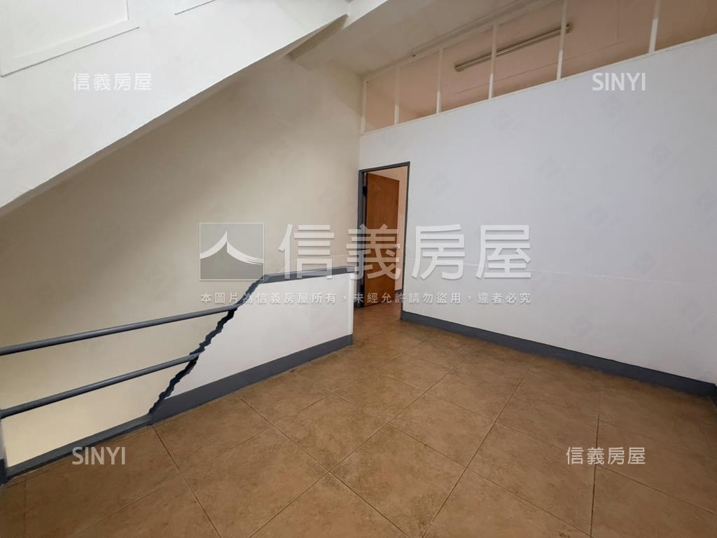 自強夜市旁正路金透店房屋室內格局與周邊環境