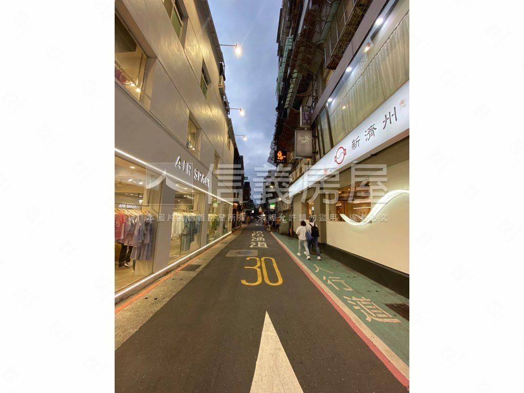 【店面】置產。中山捷運旁房屋室內格局與周邊環境