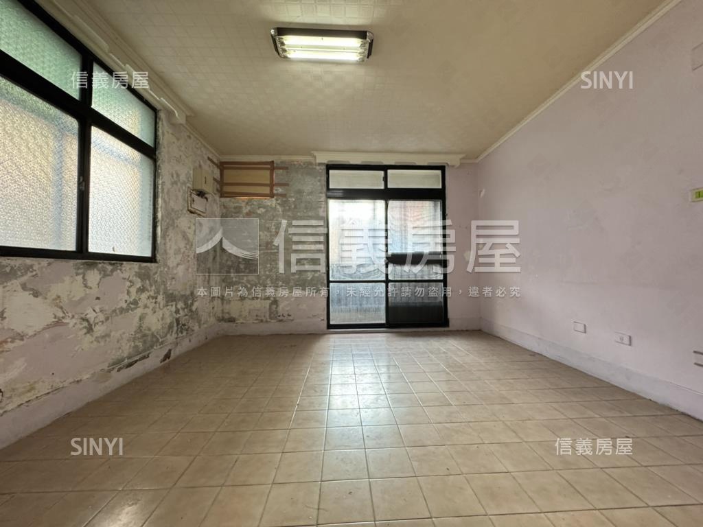 黃興正路朝南邊間透天房屋室內格局與周邊環境