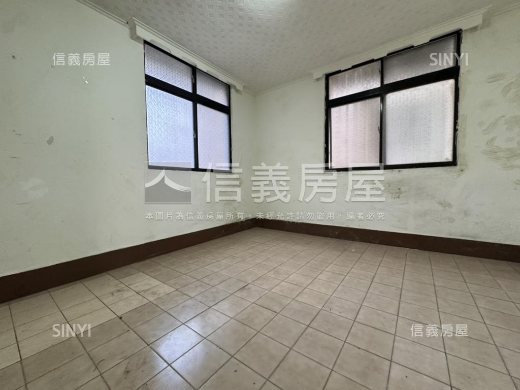 黃興正路朝南邊間透天房屋室內格局與周邊環境