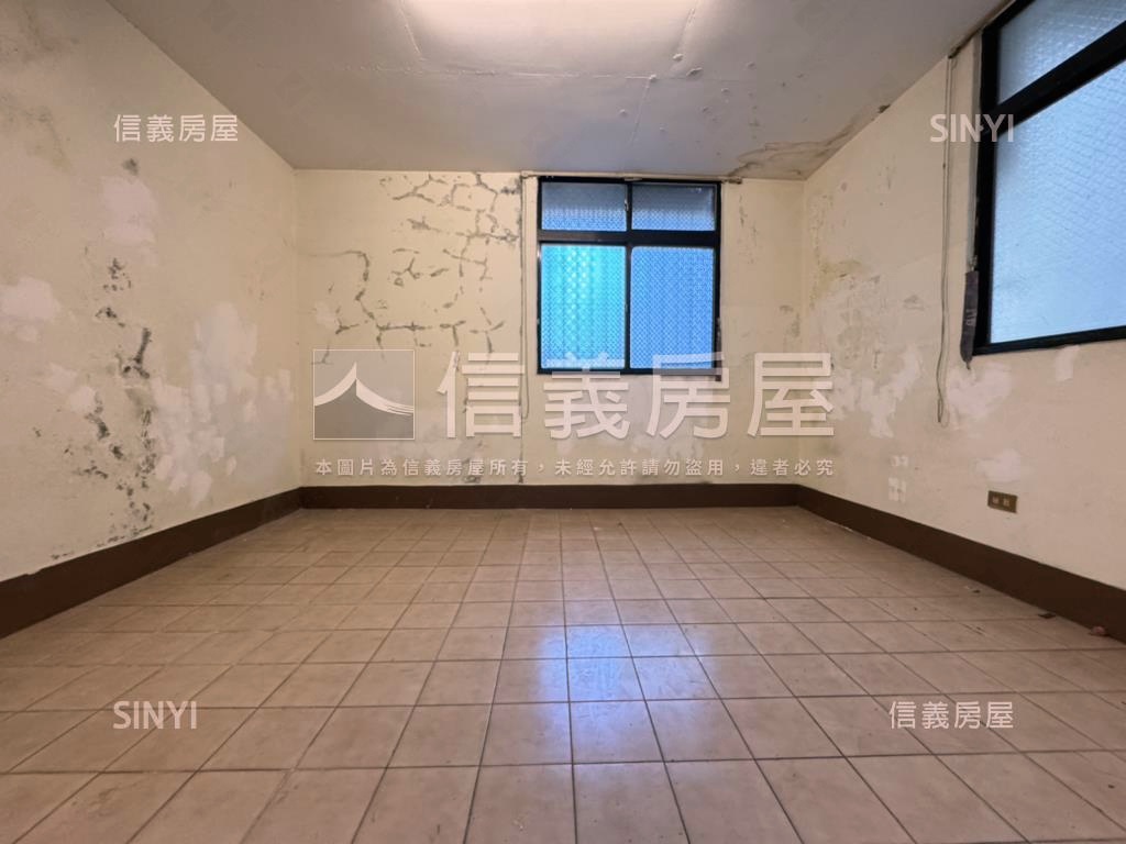 黃興正路朝南邊間透天房屋室內格局與周邊環境