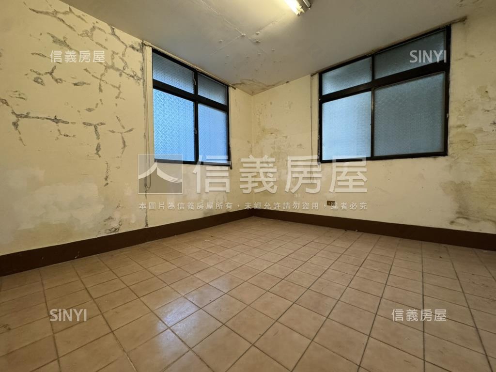 黃興正路朝南邊間透天房屋室內格局與周邊環境