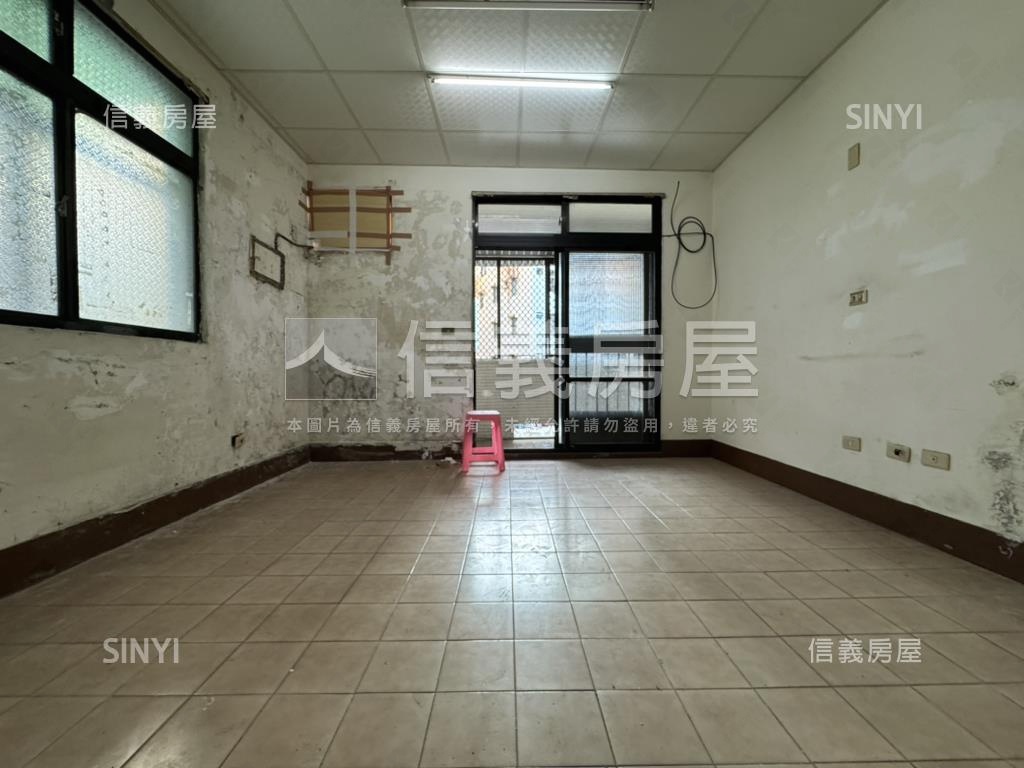 黃興正路朝南邊間透天房屋室內格局與周邊環境