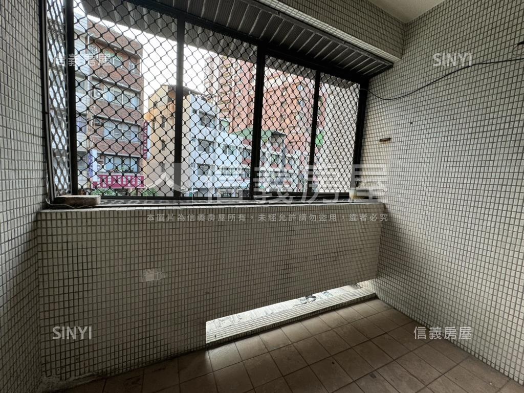 黃興正路朝南邊間透天房屋室內格局與周邊環境