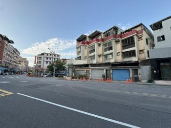 黃興正路朝南邊間透天