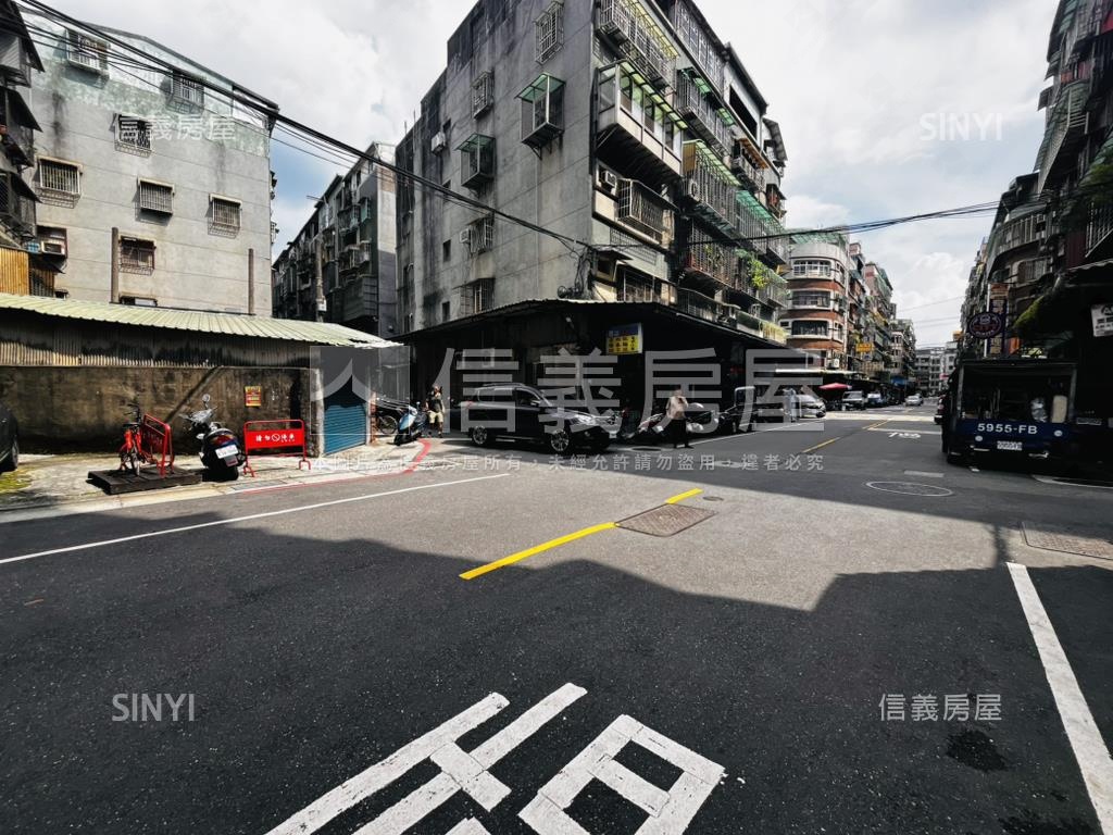 低總價。小資邊間美寓房屋室內格局與周邊環境