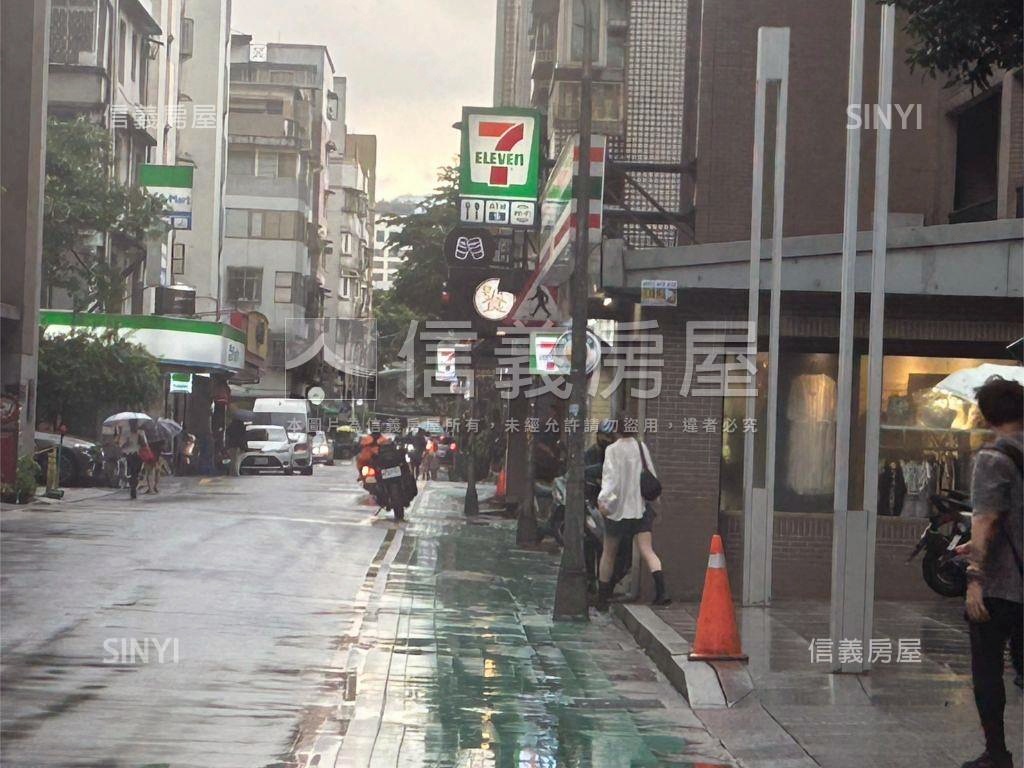 聯合報人潮面寬金店面急售房屋室內格局與周邊環境
