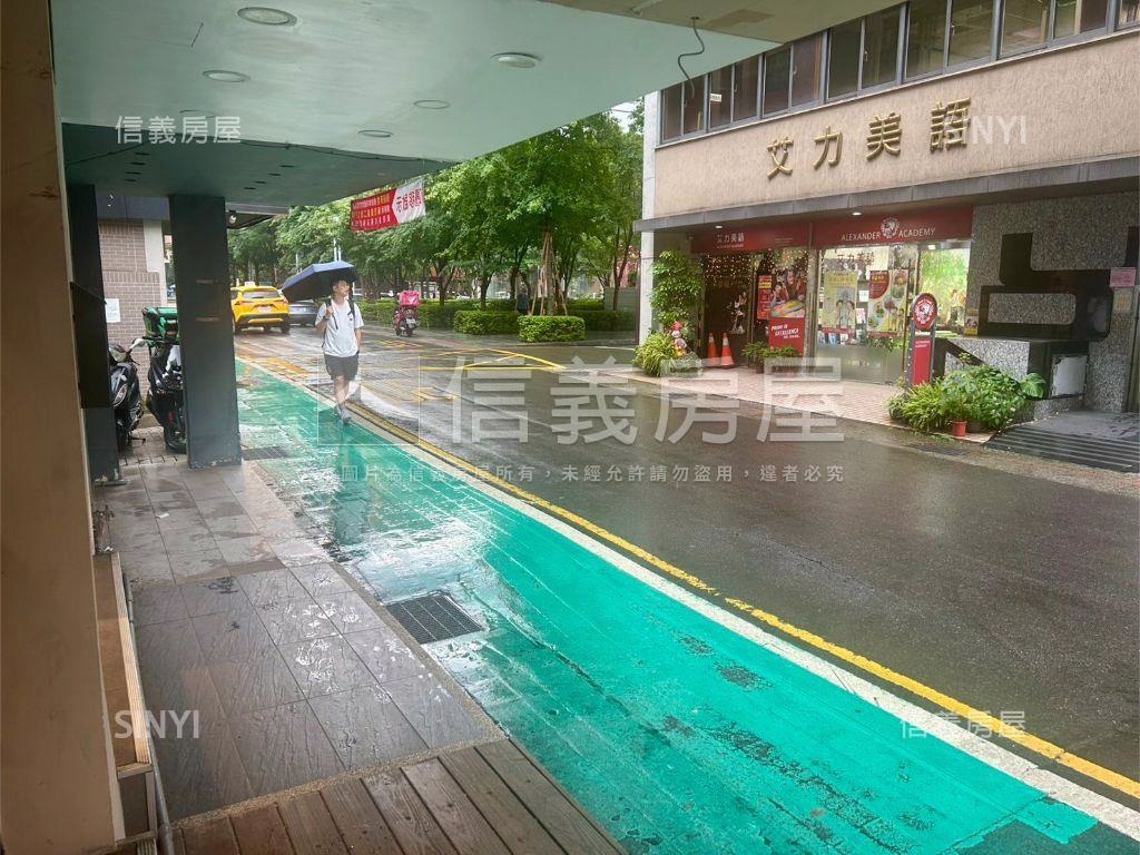 聯合報人潮面寬金店面急售房屋室內格局與周邊環境