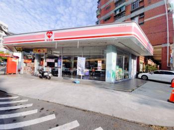 水湳經貿角店。萊爾富